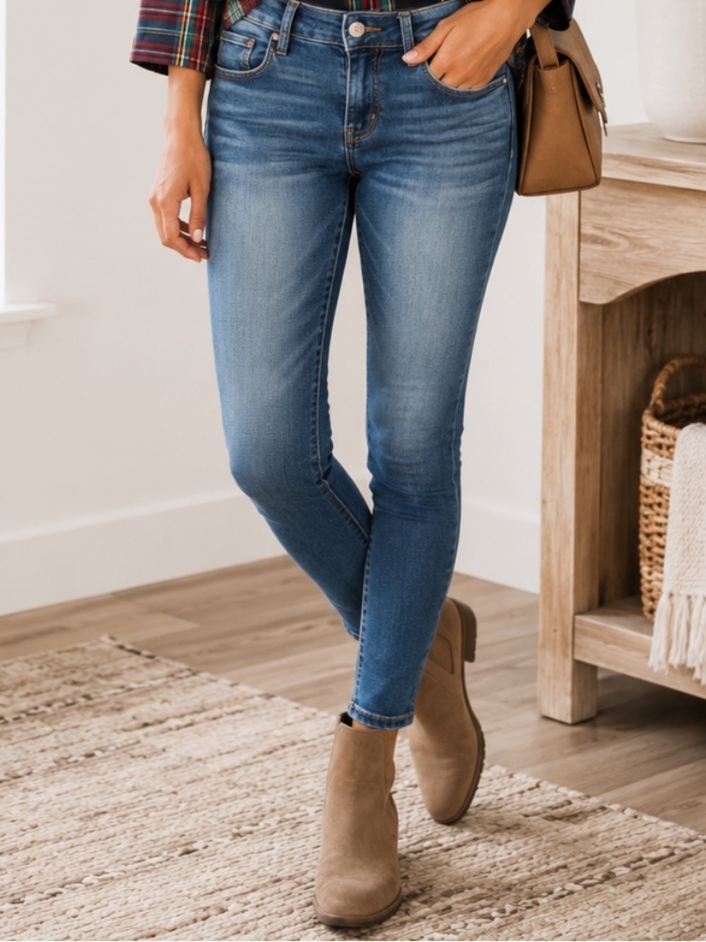 American Eagle Medium Wash Mid-Rise Skinny Denim Jeans Size 2